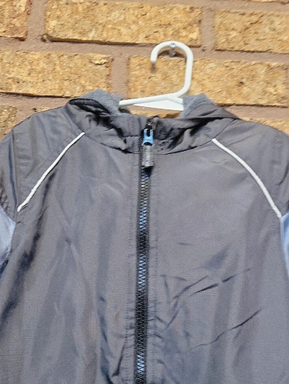 OshKosh B'gosh Black and Gray Kids Hooded Lined Rain Jacket Windbreaker Size 4T